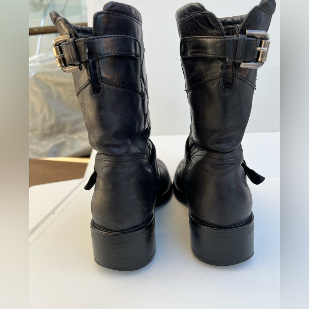 Aquatalia boots black been use but still a lot of life. - Picture 4 of 6